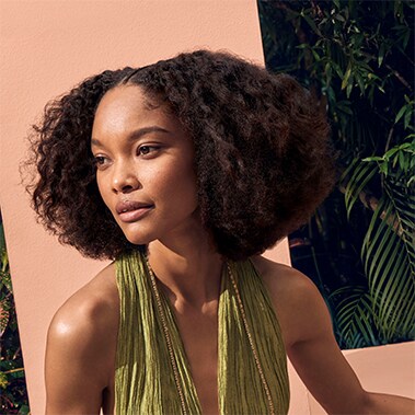 Modèle de soins des cheveux nutriplenish Aveda.