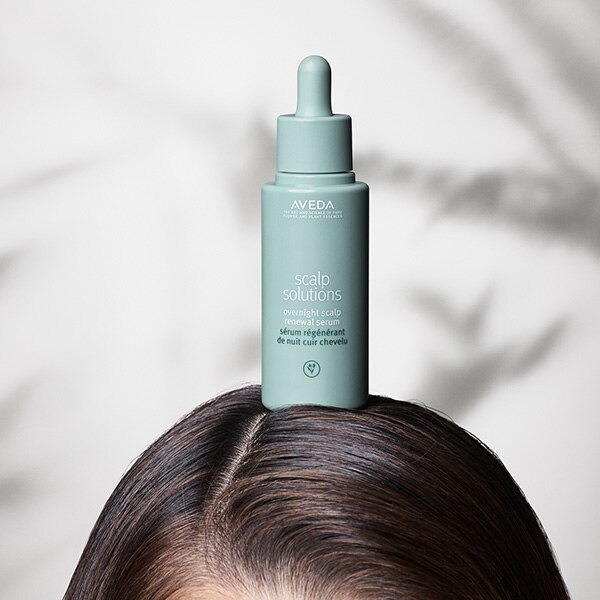 scalp solutions : Magasinez scalp solutions, le sérum de nuit pour cuir chevelu qui améliore l’hydratation et renforce la barrière du cuir chevelu pendant la nuit. 