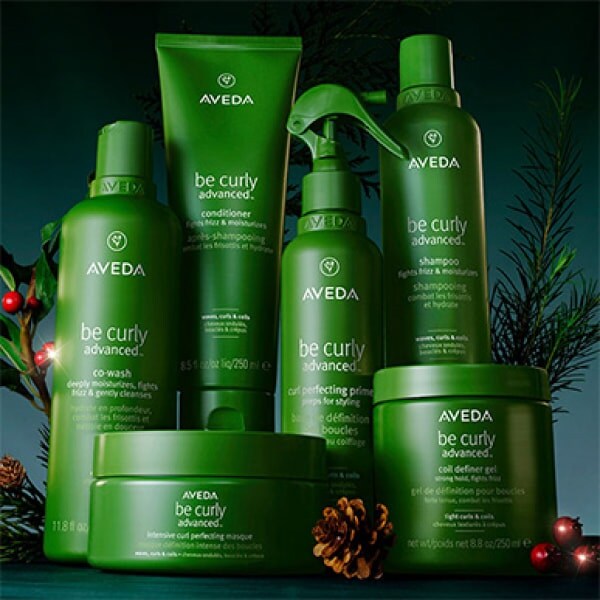Magasinez la collection de coiffants et soins des cheveux be curly advanced d’Aveda pour les boucles, les spirales et les ondulations
