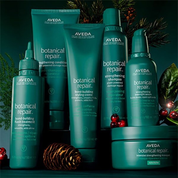 Magasinez la collection de coiffants et soins des cheveux botanical repair d’Aveda pour renforcer et réparer