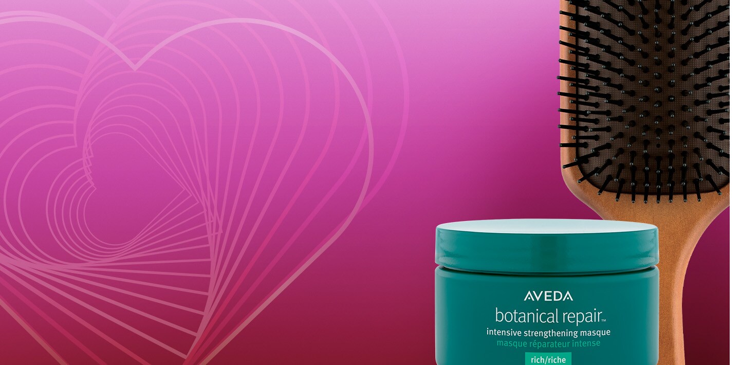 Renforcez et créez des liens pour une réparation en profondeur avec le masque réparateur intense botanical repair et notre brosse en bois. 