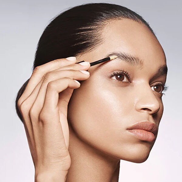 Découvrez votre nouvel essentiel pour des sourcils plus épais