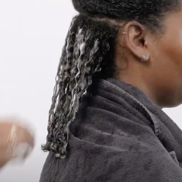 Tutoriel sur les boucles qui durent et les boudins avec Renée Gadar